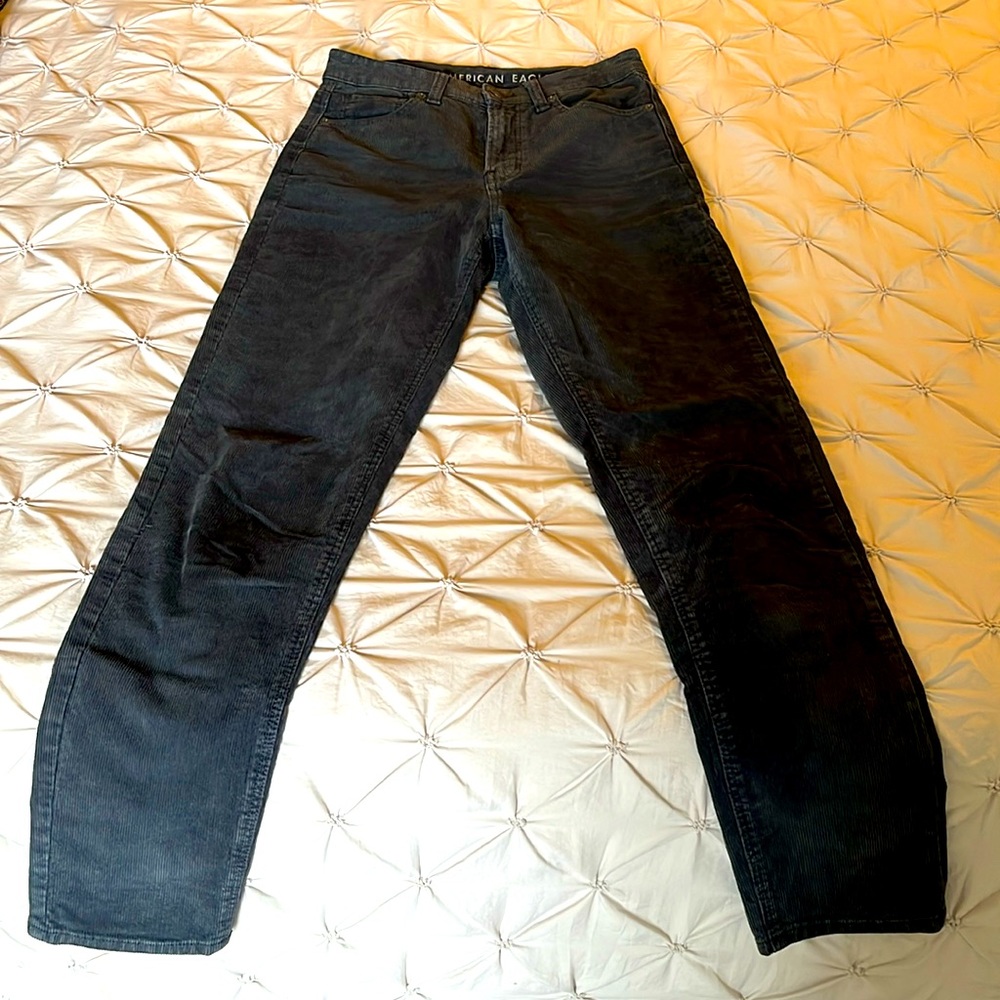 American Eagle charcoal gray corduroys in excellent condition!